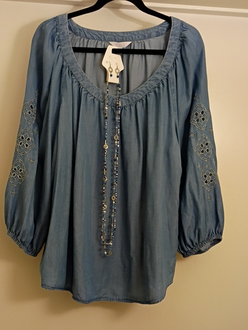 Lauren Conrad Light Blue  Embroidered Peasant Tunic & Cato Earring Necklace Set